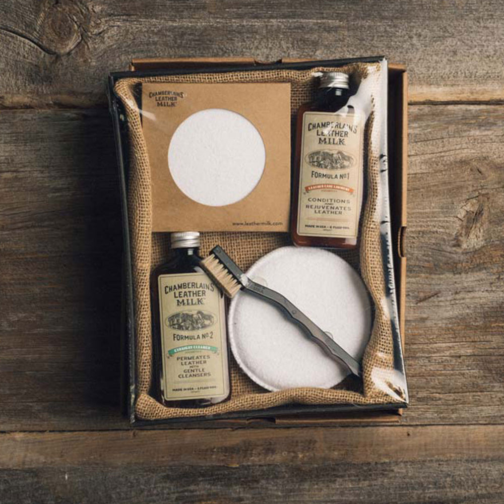 Leather Milk® Clean + Condition Gift Set with Applicator Pads Z99F116